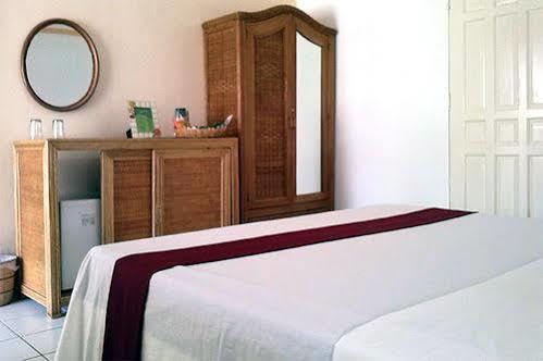Whispering Palms Island Resort Bacolod Kültér fotó